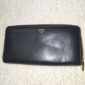 Fossil Black Leather Zipper Wallet 8x4 Inch